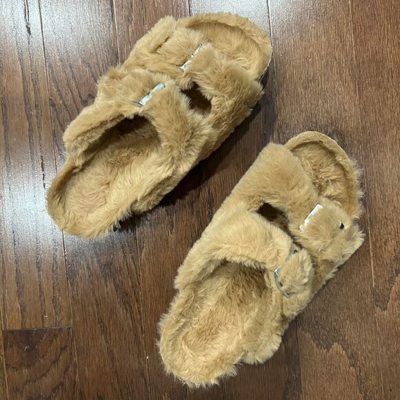 Woman's Fuzzy Slippers - Picture 3 of 8